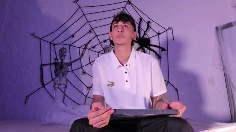 j_martony online show from October 29, 2025, 3:31 am