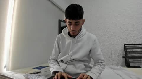 j_martony online show from November 27, 2025, 12:07 pm