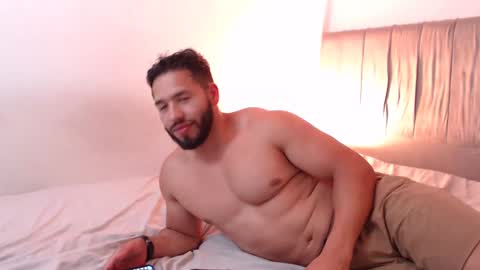 Snapshot of jack_master_muscle chatting on December 10, 2024, 1:32 am jack and leah online show from December 10, 2024, 1:32 am
