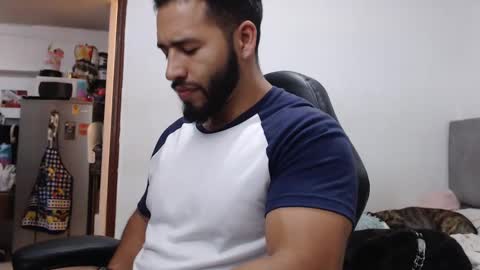 Snapshot of jack_master_muscle chatting on February 26, 2025, 3:32 am jack and leah online show from February 26, 2025, 3:32 am