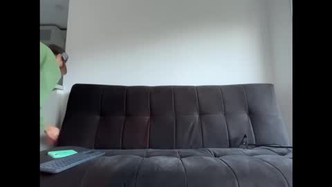 INDEPENDENT MODEL online show from September 23, 2025, 11:46 am