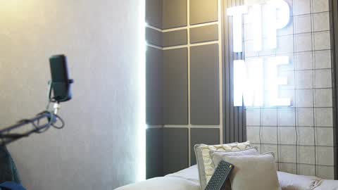 Jackson Bell online show from February 5, 2025, 1:44 pm