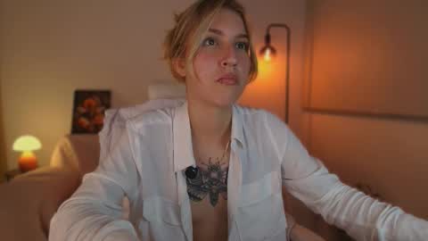 Snapshot of jacky_croft chatting on October 11, 2025, 5:28 am Linda Sofia help me get to 100 thumbs up online show from October 11, 2025, 5:28 am