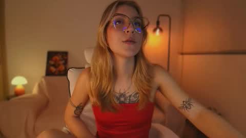 Snapshot of jacky_croft chatting on October 12, 2025, 5:06 am Linda Sofia help me get to 100 thumbs up online show from October 12, 2025, 5:06 am