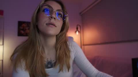 Snapshot of jacky_croft chatting on November 10, 2025, 4:00 am Linda Sofia help me get to 100 thumbs up online show from November 10, 2025, 4:00 am