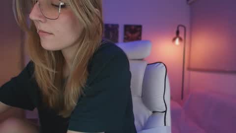 Snapshot of jacky_croft chatting on November 23, 2025, 3:50 am Linda Sofia help me get to 100 thumbs up online show from November 23, 2025, 3:50 am