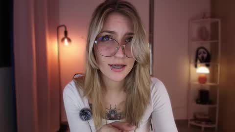 Snapshot of jacky_croft chatting on November 30, 2025, 4:49 am Linda Sofia help me get to 100 thumbs up online show from November 30, 2025, 4:49 am