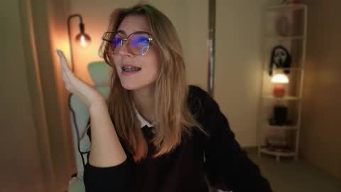 Snapshot of jacky_croft chatting on December 1, 2025, 4:06 am Linda Sofia help me get to 100 thumbs up online show from December 1, 2025, 4:06 am