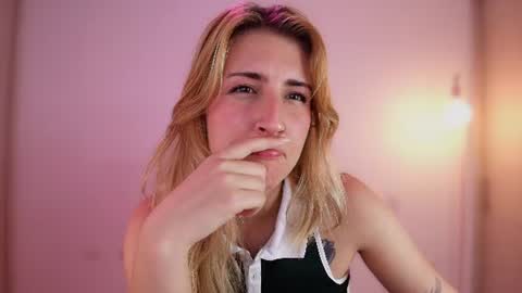 Snapshot of jacky_croft chatting on August 9, 2026, 3:34 am Linda Sofia help me get to 100 thumbs up online show from August 9, 2026, 3:34 am