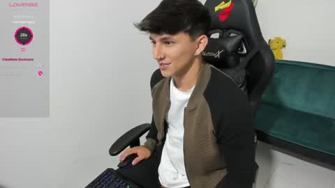 Snapshot of jacques_cardiet chatting on December 27, 2024, 8:18 pm jacobo online show from December 27, 2024, 8:18 pm