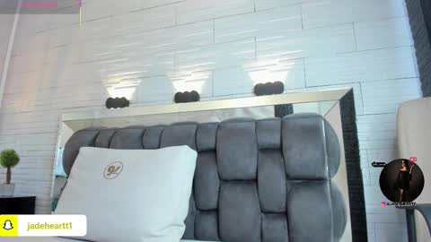 Snapshot of jade_heartt chatting on November 1, 2025, 7:05 pm JADE online show from November 1, 2025, 7:05 pm