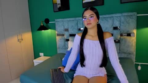 jade_lovv online show from March 24, 2026, 7:52 pm