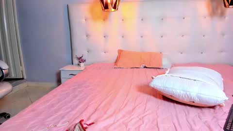 karlla scarlet online show from December 21, 2024, 7:35 am