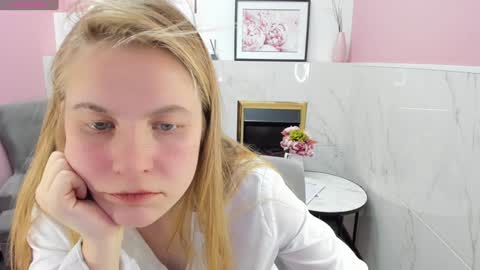 Snapshot of jade_soft chatting on December 19, 2024, 11:35 pm Jade online show from December 19, 2024, 11:35 pm