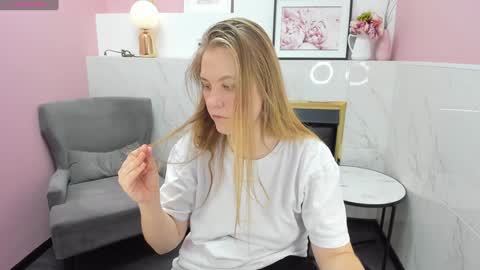 Snapshot of jade_soft chatting on December 21, 2024, 9:25 pm Jade online show from December 21, 2024, 9:25 pm
