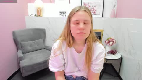 Snapshot of jade_soft chatting on January 9, 2025, 2:54 am Jade online show from January 9, 2025, 2:54 am