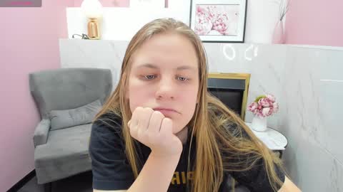 Snapshot of jade_soft chatting on January 26, 2025, 12:37 am Jade online show from January 26, 2025, 12:37 am