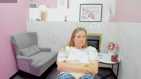 Snapshot of jade_soft chatting on February 2, 2025, 4:32 pm Jade online show from February 2, 2025, 4:32 pm
