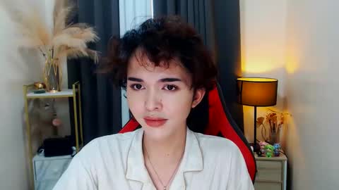 Adriana online show from November 5, 2025, 5:51 am