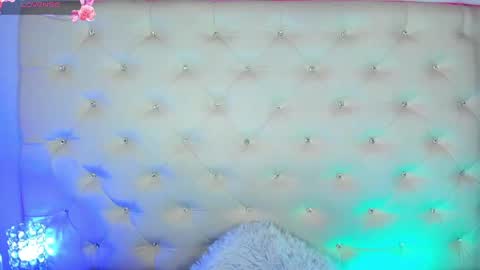 jade white  online show from January 30, 2025, 6:10 pm