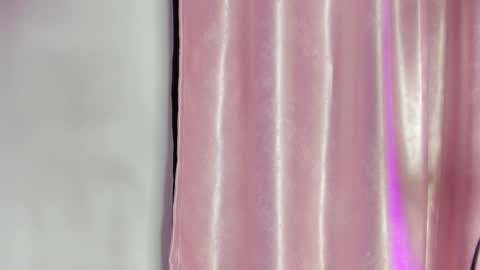 jade white  online show from September 23, 2025, 12:52 pm