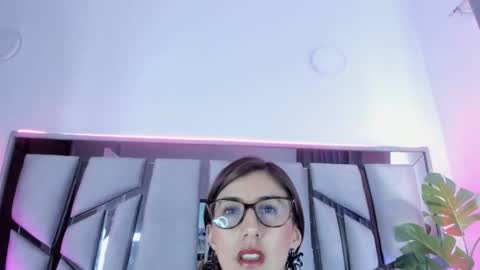 jade white  online show from November 26, 2025, 1:45 pm