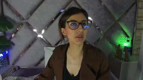 jade white  online show from January 16, 2026, 2:10 pm