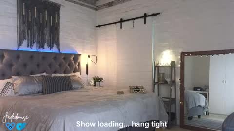 Jade online show from September 18, 2025, 8:05 am