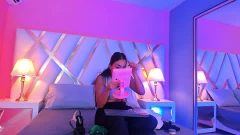 Snapshot of jadeekhan chatting on October 9, 2025, 8:40 pm Jade online show from October 9, 2025, 8:40 pm