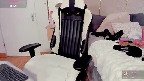 Snapshot of jadeh_williams02 chatting on July 28, 2026, 7:39 pm Jadeh online show from July 28, 2026, 7:39 pm