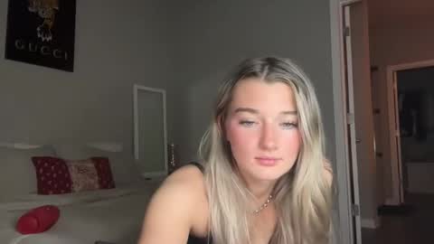 Jade james online show from April 3, 2026, 3:04 am