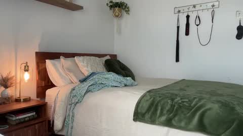 Jade Love online show from September 9, 2025, 5:45 pm