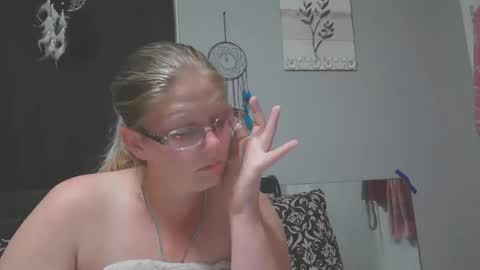 JadeLuv online show from October 16, 2025, 12:55 am