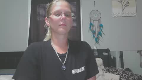 JadeLuv online show from May 25, 2026, 1:00 am