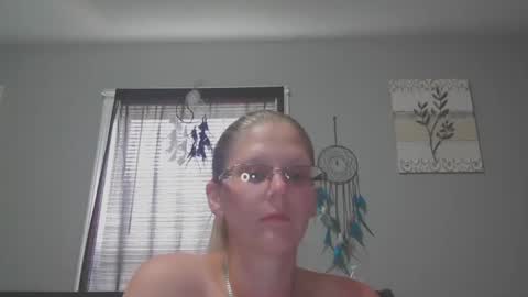 JadeLuv online show from June 5, 2026, 4:35 pm