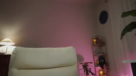 Jade online show from November 7, 2025, 4:12 am