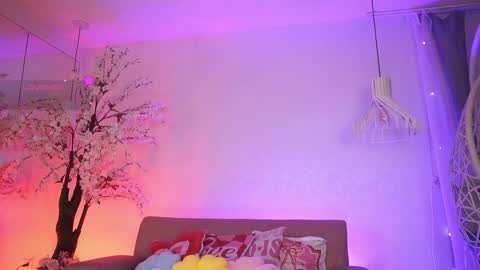 Jade Summer online show from April 7, 2026, 11:32 am