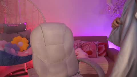 Jade Summer online show from May 15, 2026, 11:39 am