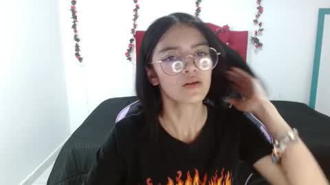 jaide387017 online show from April 22, 2026, 8:32 pm