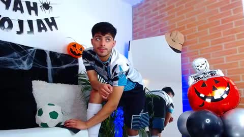 Snapshot of jaiden_thoner chatting on October 31, 2025, 8:32 pm Jaiden online show from October 31, 2025, 8:32 pm