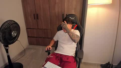 Snapshot of jake_pons chatting on June 2, 2026, 10:34 pm Jake Pons online show from June 2, 2026, 10:34 pm
