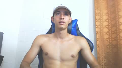 Hi guys im new 3 online show from March 11, 2025, 8:42 pm