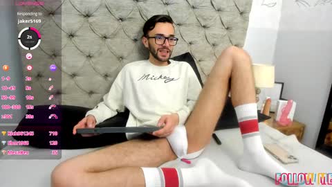 jakemagnus_ online show from January 19, 2025, 6:31 am