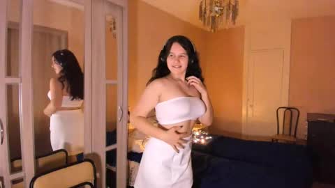 Lisa online show from October 8, 2025, 7:22 pm