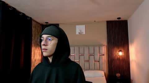 james_adamss_ online show from February 11, 2026, 12:21 pm