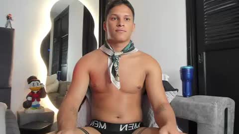 Snapshot of jamesowenn chatting on July 23, 2026, 6:44 am James Owenn online show from July 23, 2026, 6:44 am