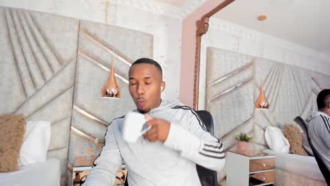 Snapshot of jamesparck chatting on January 12, 2025, 12:23 pm James online show from January 12, 2025, 12:23 pm