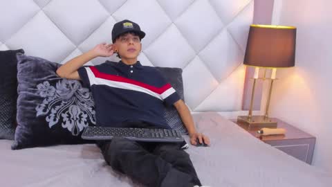 jamess_ford online show from January 17, 2025, 9:28 pm