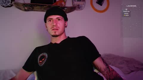 jamesss____ online show from October 22, 2025, 4:35 am