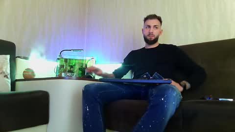 Robbie online show from March 4, 2025, 9:11 pm